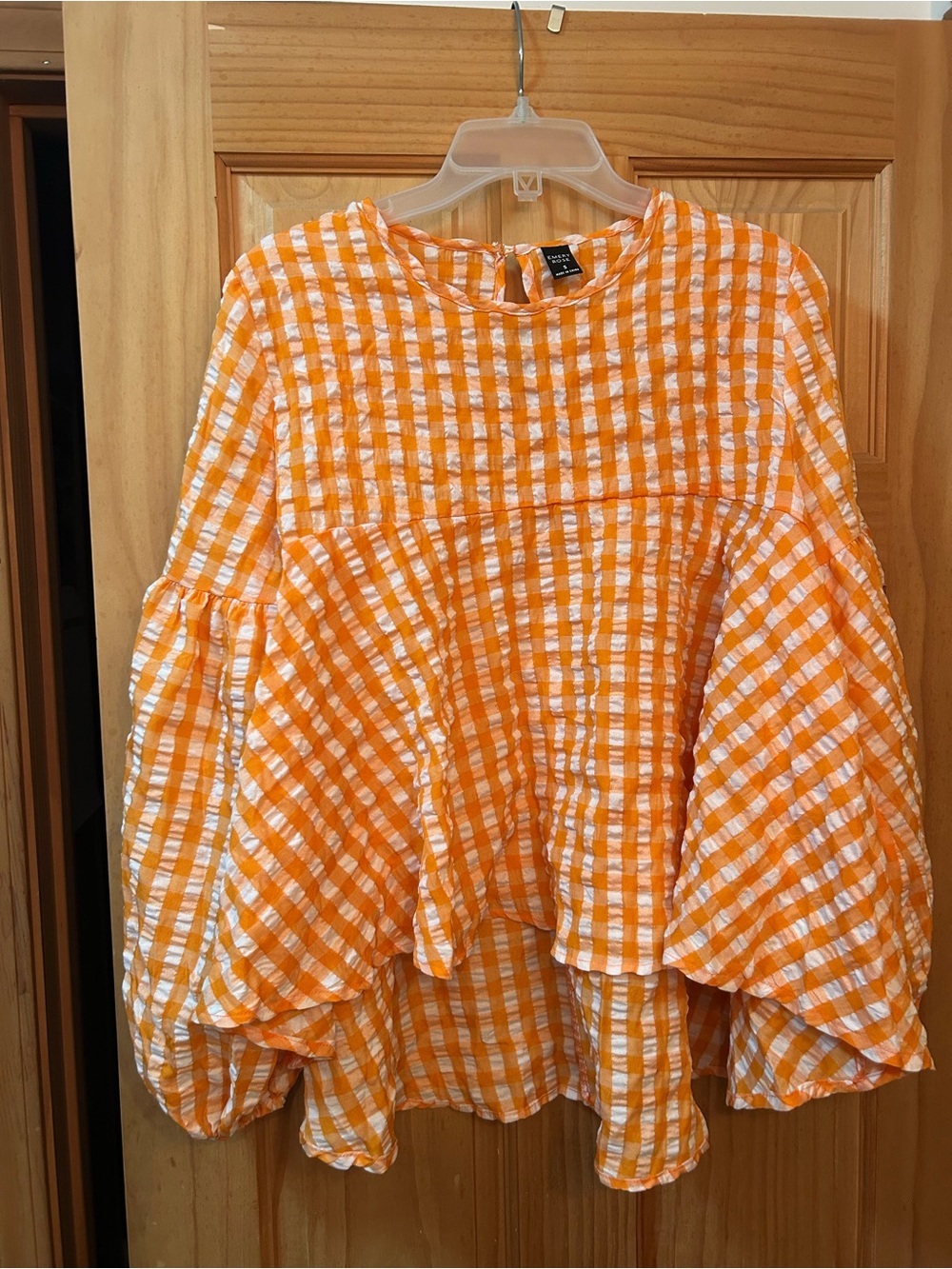 Emery Rose women’s Orange and White Gingham Balloon Sleeve Top